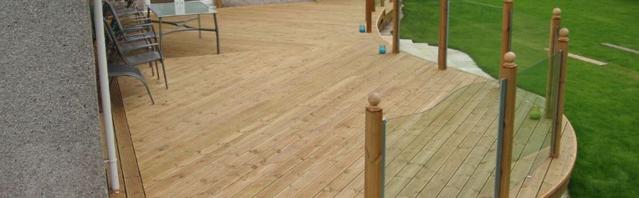 Example Decking by LCM CONSTRUCTION